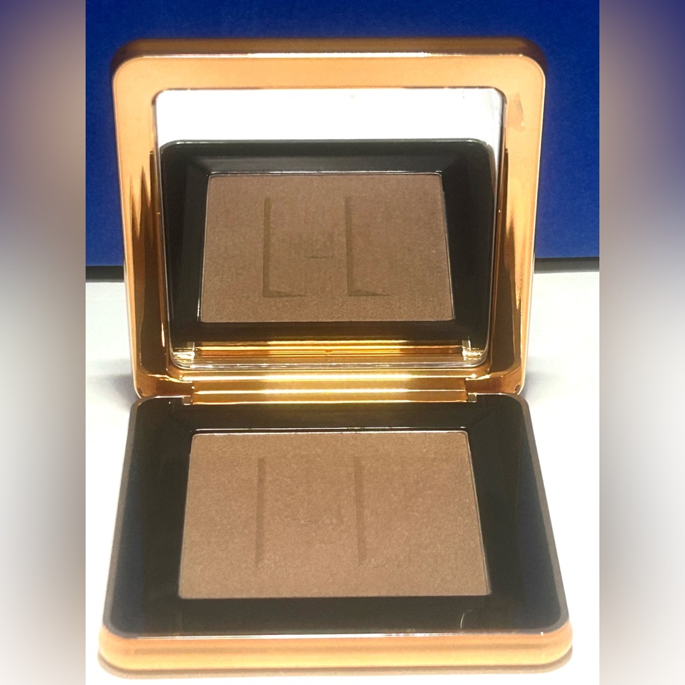 HAUS LABS BY LADY GAGA Medium Level 8 Power Sculpt Velvet Powder Bronzer